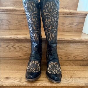 CORRAL Black and Tan Embroidered Cowboy Boots